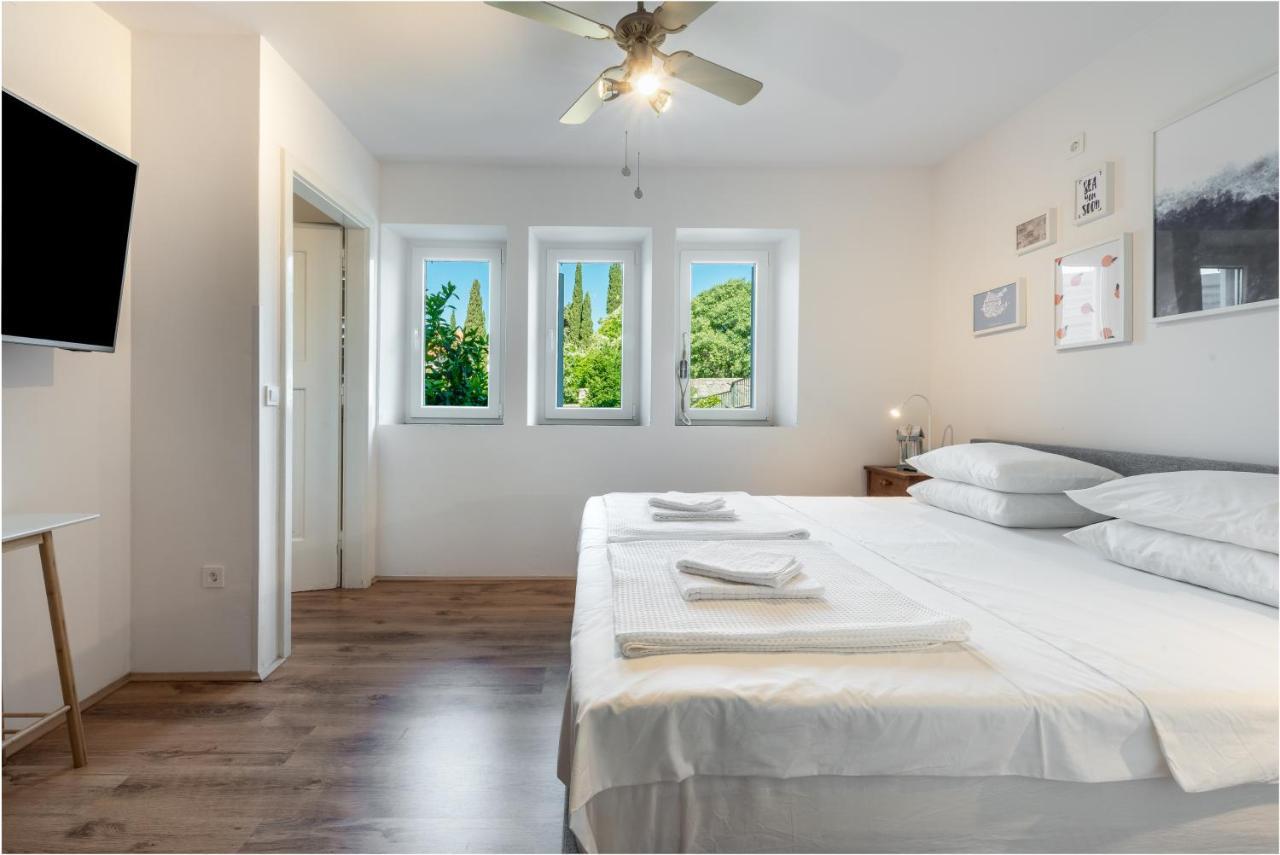 Apartment Near Old Town, Free Parking & Huge Garden دوبروفينك المظهر الخارجي الصورة